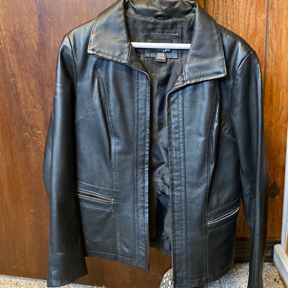 East5th Brand genuine leather women’s jacket. Sz medium
